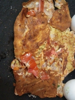 மேகி ஆம்லெட் (Maggie omelette recipe in tamil) செய்முறை முக்கிய புகைப்படம்