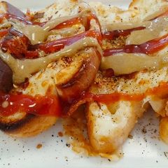A picture of Cheese Garlic Bread.