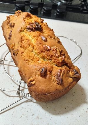 Una foto de Bizcocho de nueces, y virutas de chocolate si te apetece