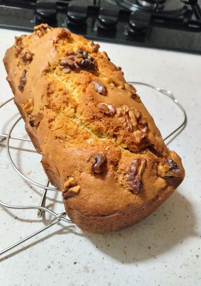 Una foto de Bizcocho de nueces, y virutas de chocolate si te apetece