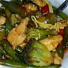 A picture of Chicken & veggie stir-fry.