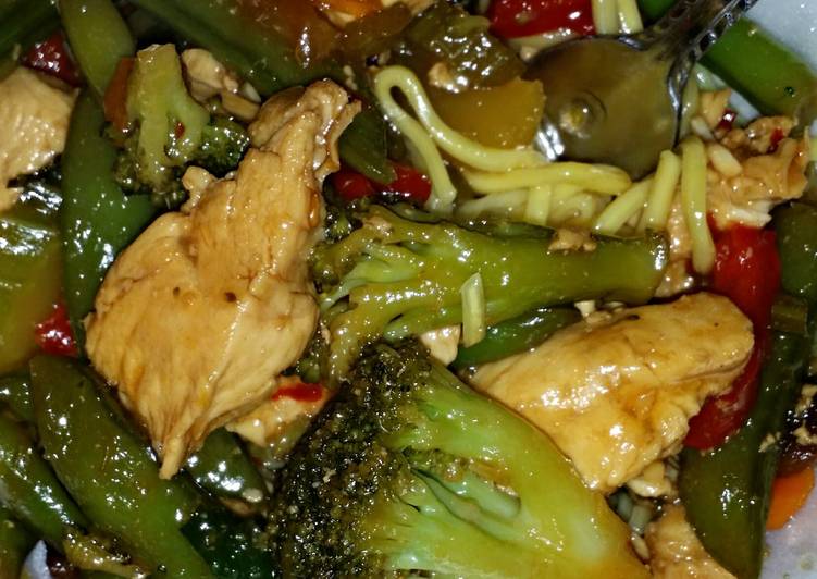 Recipe of Perfect Chicken &amp; veggie stir-fry