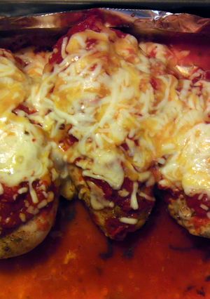 A picture of Chicken Marinara w/ Mozzarella.