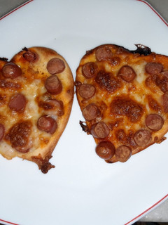Una foto de Pizza de San Valentín en forma de corazón