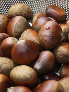A picture of Boiled Chestnuts Using a Pressure Cooker.