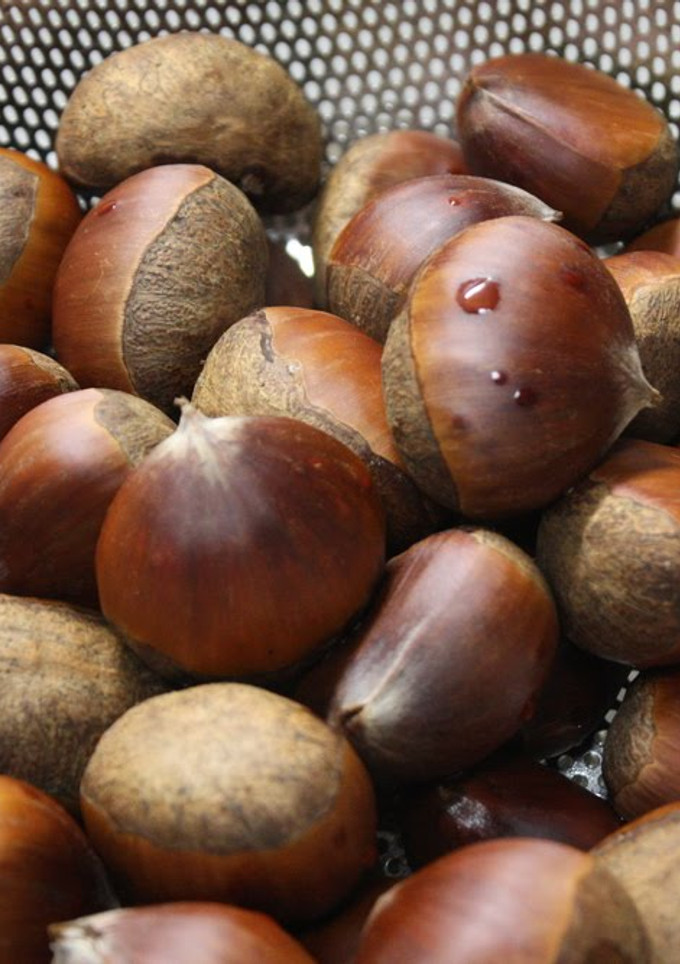 A picture of Boiled Chestnuts Using a Pressure Cooker.