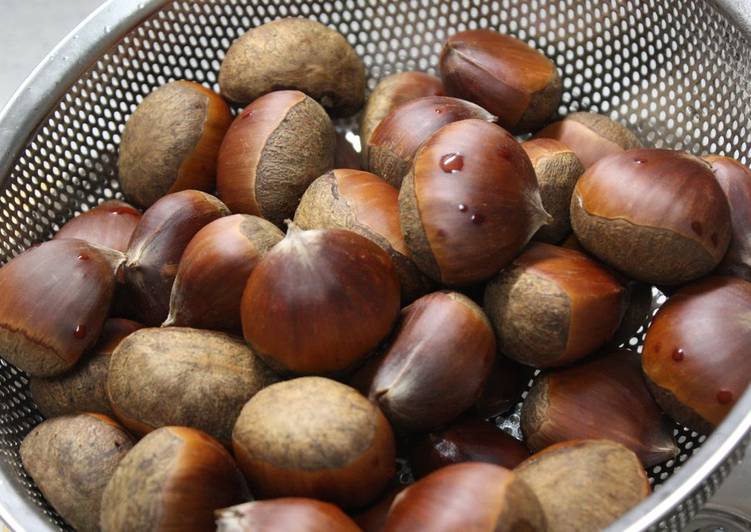 Boiled Chestnuts Using a Pressure Cooker