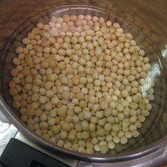 A picture of Cooked in a Pressure Cooker for 3 Minutes! Ikinari Boiled Soy Beans!.