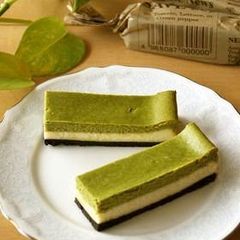 A picture of Baked Matcha Cheesecake Bars.