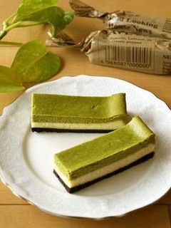 A picture of Baked Matcha Cheesecake Bars.