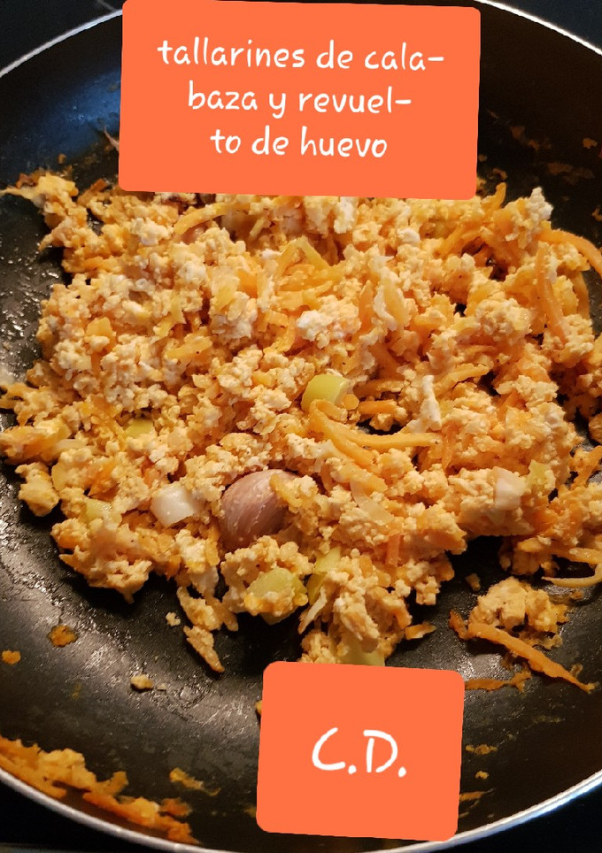 Una foto de Tallarines de calabaza y huevo revuelto