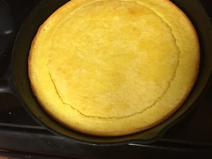 Easy Steps to Make Sweet Skillet Corn Bread the  Makes Drooling So Delicious