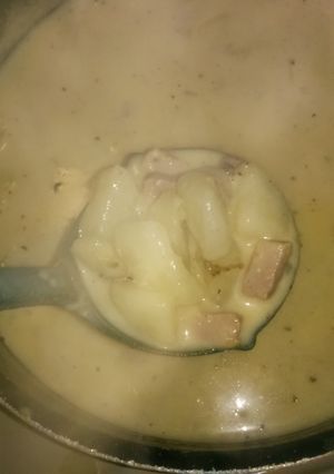 A picture of Ham and cheese potato soup.