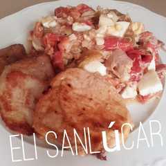 Una foto de Filete de lomo a la plancha con ensalada de pimientos asados