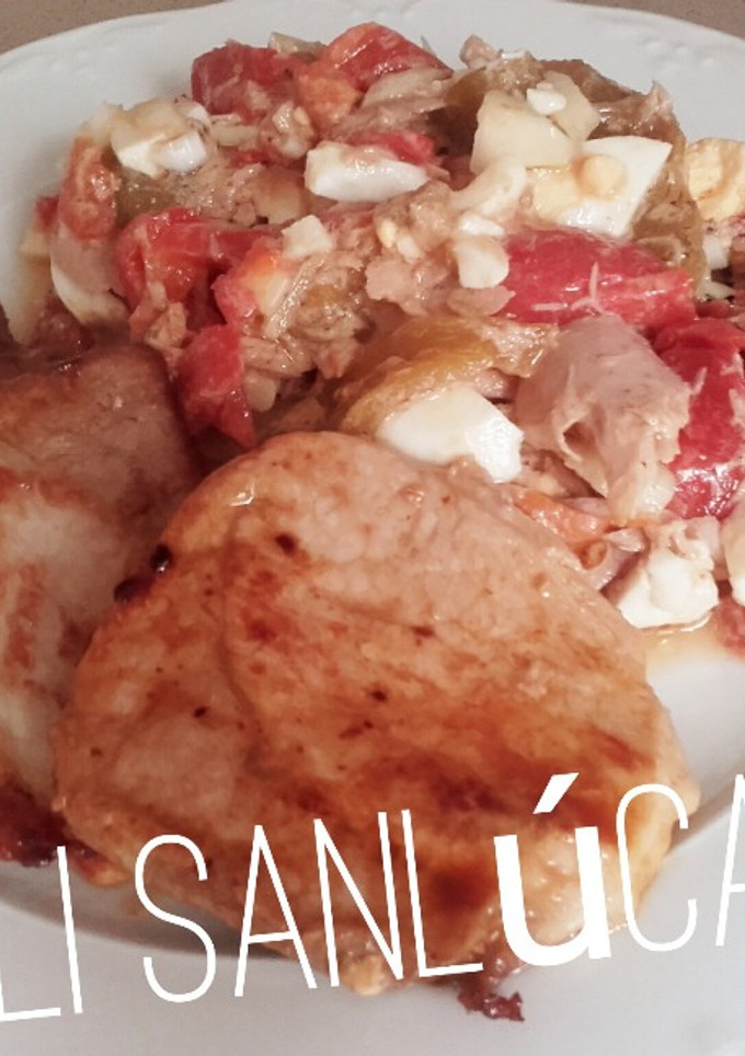 Una foto de Filete de lomo a la plancha con ensalada de pimientos asados