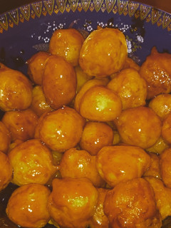 A picture of Luqaimat (small bites) emirati dessert.