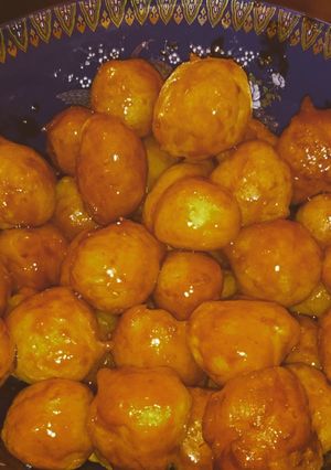 A picture of Luqaimat (small bites) emirati dessert.