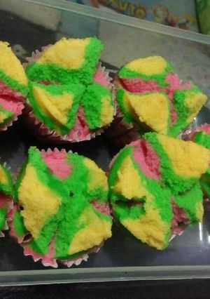 Foto resep Bolu Kukus Warna Warni
