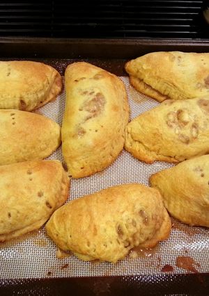 A picture of mini apple pies.