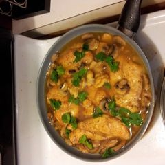 A picture of Chicken Marsala.