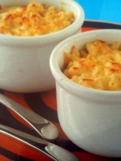 A picture of Mac N Cheese.