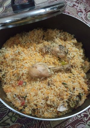 A picture of Chicken biryani.