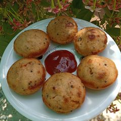 A picture of Moong Dal appe.