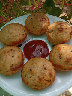 A picture of Moong Dal appe.