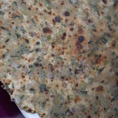 A picture of Methi paratha.