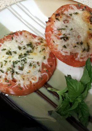 A picture of mozzarella tomatoes.
