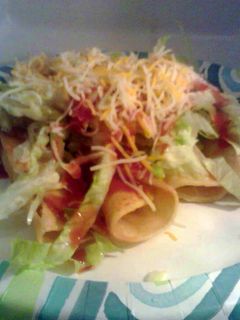A picture of chicken tacos.