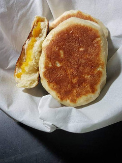 Hình của món Bánh mì không lò nướng - bánh mì mè (vừng) nhân khoai lang.