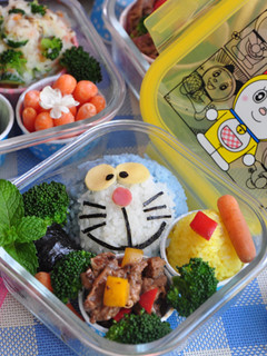 多拉a夢造型便當 的食譜成品照片