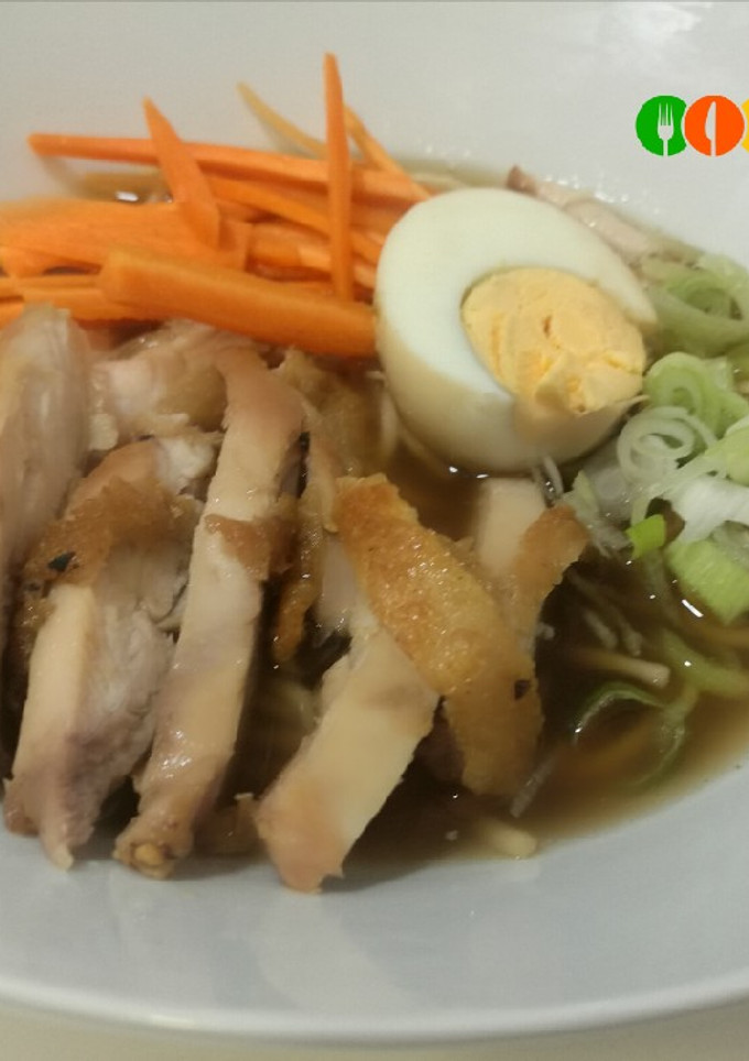 Una foto de Ramen de pollo