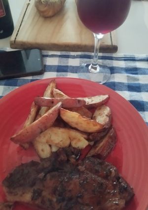 Una foto de Paleta de cerdo braseada al vino