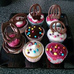 A picture of delicious cupcakes.