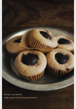 A picture of Muffins with Chestnuts Simmered in their Inner Skins Using Homemade Yeast.