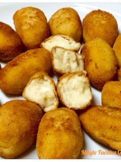 Una foto de Croquetas con merluza rebozada, atún en aceite y huevo duro