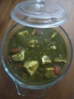 Foto de Palak Tofu (creme indiano de bertalha e Tofu)