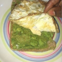 A picture of Avocado Sandwich with whole wheat bread.