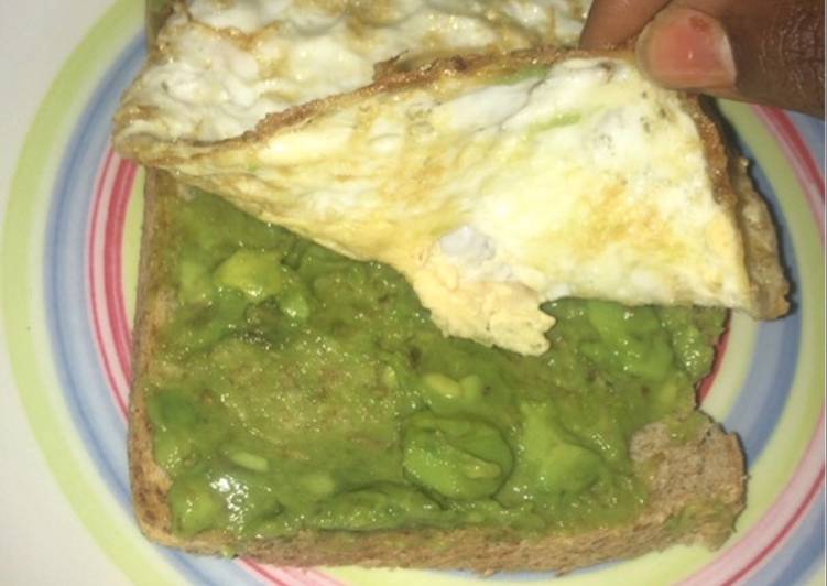 Avocado Sandwich with whole wheat bread