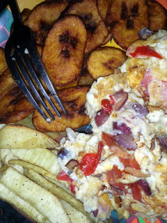 A picture of yamoplantain and scramble omlette.