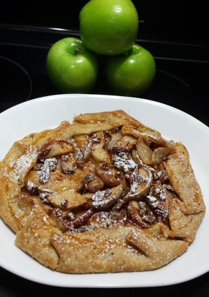 A picture of Harvest Apple Cinnamon Tart.