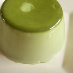 A picture of Matcha Milk Pudding Made with Gelatin.