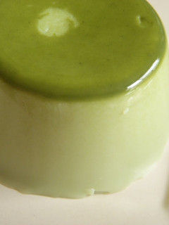 A picture of Matcha Milk Pudding Made with Gelatin.