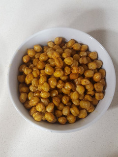 Una foto de Garbanzos tostados con curry, comino y pimentón