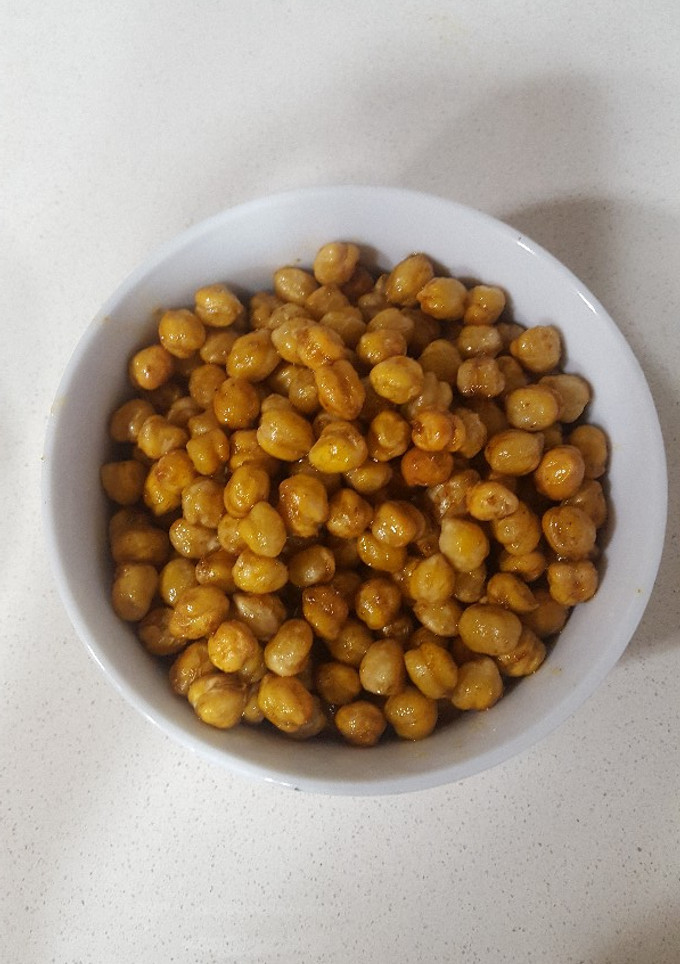 Una foto de Garbanzos tostados con curry, comino y pimentón