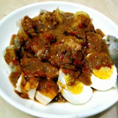 A picture of Fish Somay with Spicy Peanut sauce.