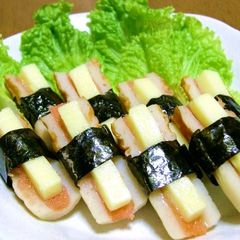 A picture of Baked Chikuwa with Mentaiko and Cheese.