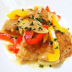 A picture of Chicken and Bell Peppers Simmer with Preserved Lemons ＆ Dried Parsley.